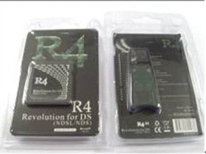 R4 Ds Revolution Simply with microSD card adaptor の画像