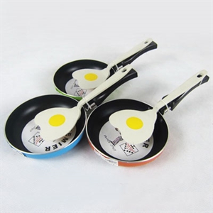 Picture of fry pan with shovel